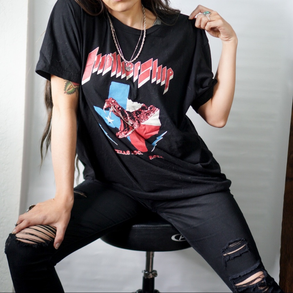 “Mothership” graphic tee - Picture 3 of 3